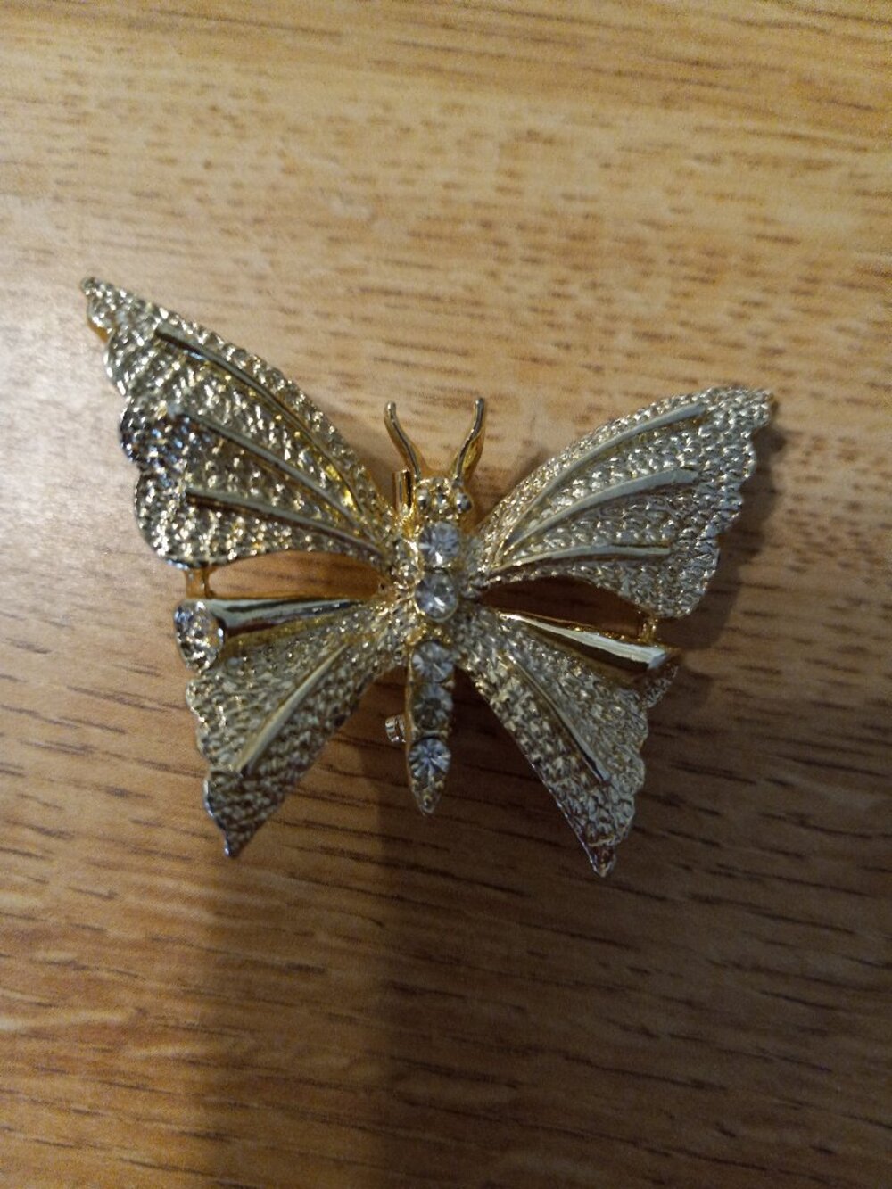 VINTAGE SIGN Gerrys GOLD TONE Butterfly BROOCH PIN w Clear Rhinetones